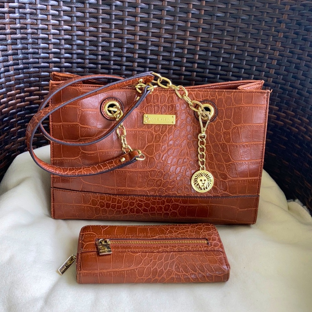Gorgeous Ann Klein Shoulder Bag Set